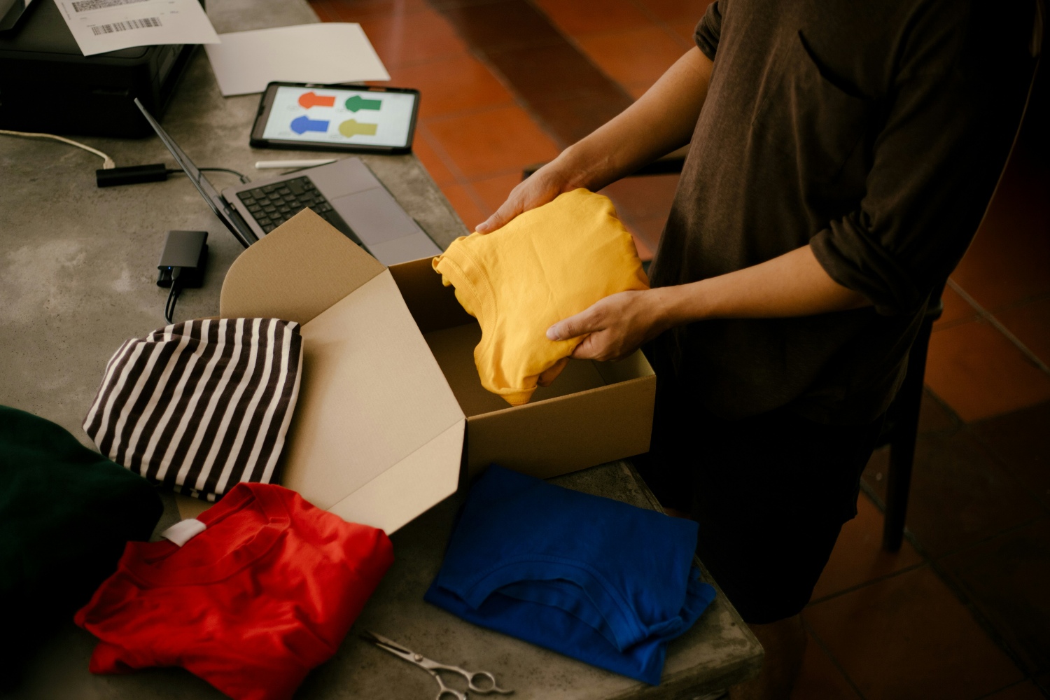 A featured image for an article answering 'What can I sell to make money'?