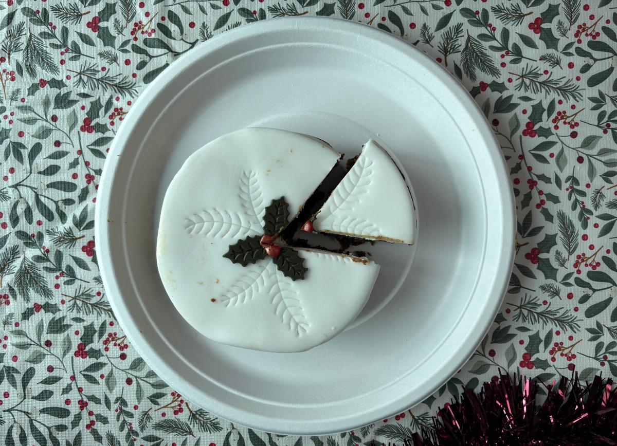 lidl christmas cake top-down A top-down image of Lidl Christmas fruit cake, sliced for presentation